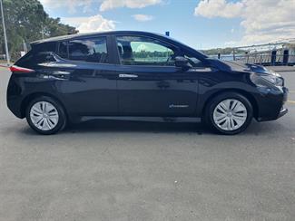 2022 NISSAN LEAF - Thumbnail
