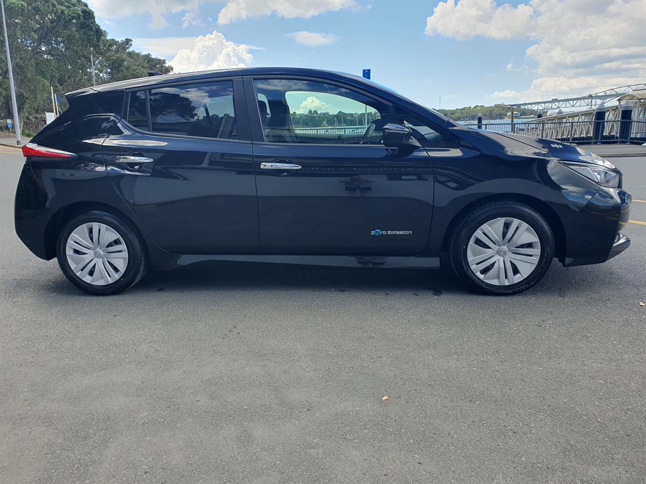 2022 NISSAN LEAF