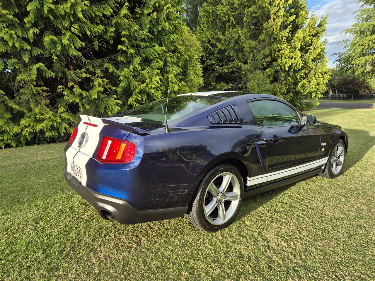 2011 FORD MUSTANG