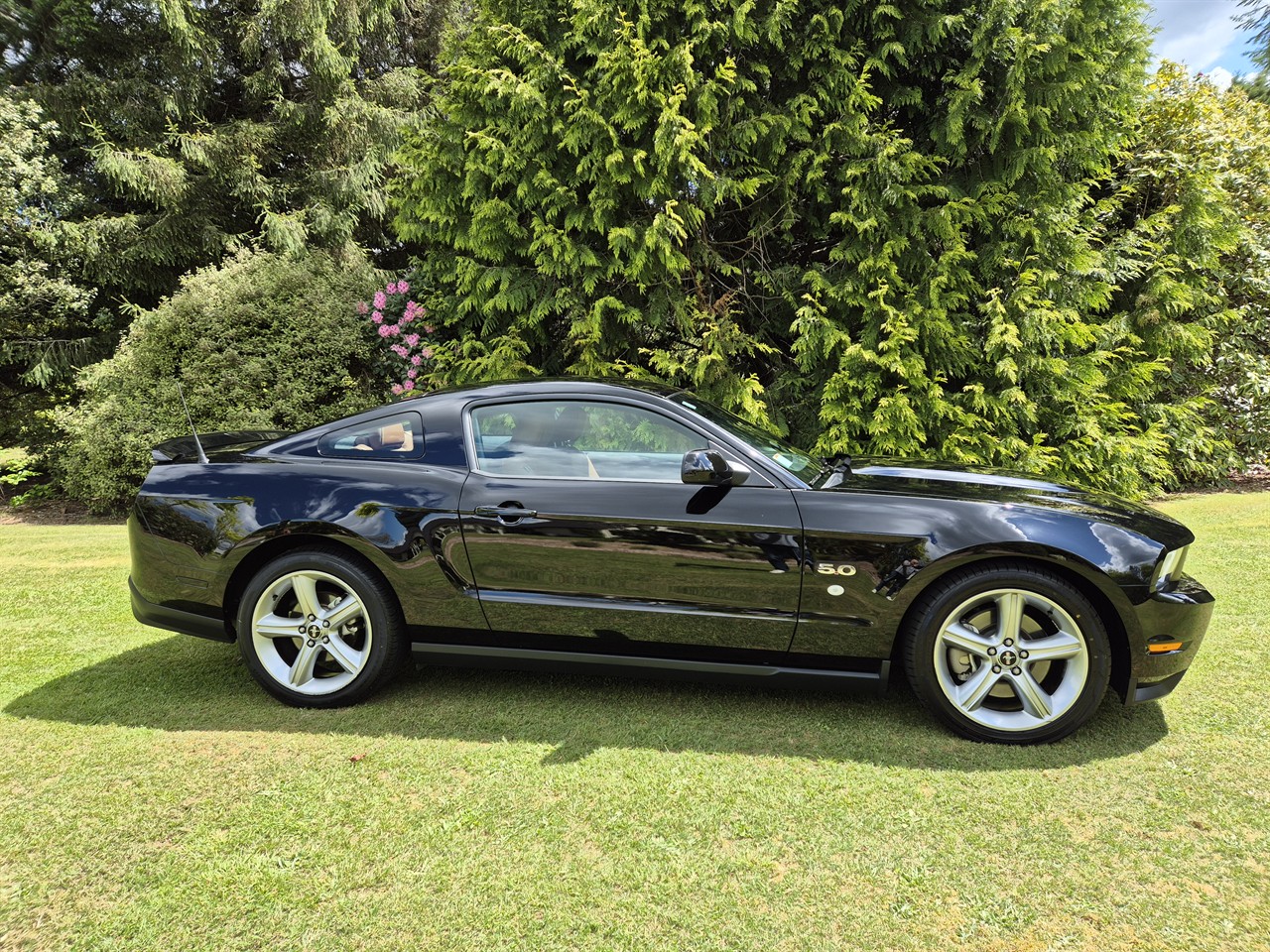 2011 FORD MUSTANG