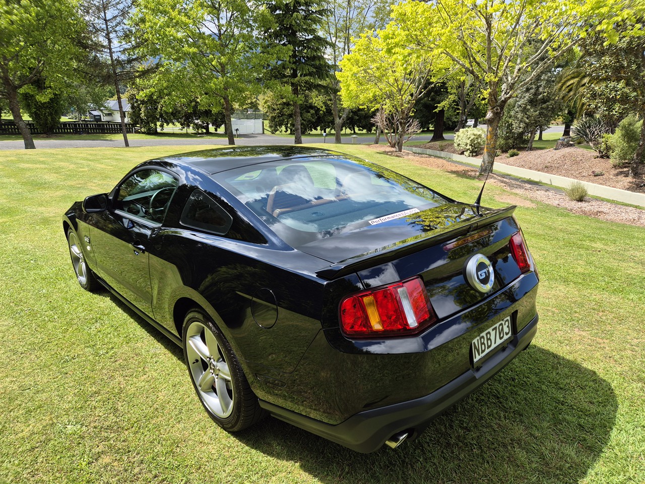 2011 FORD MUSTANG